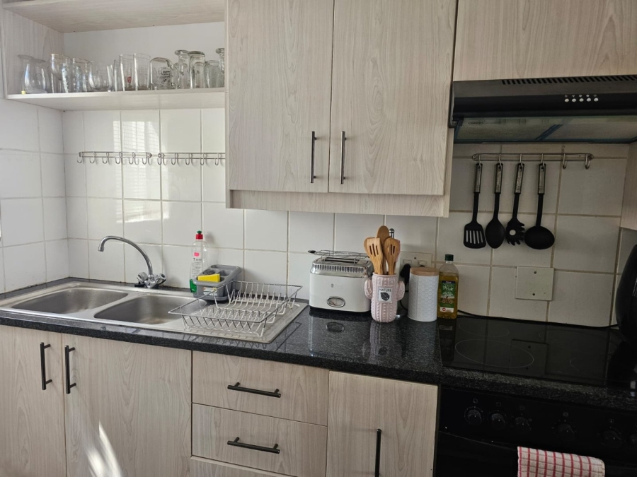 To Let 3 Bedroom Property for Rent in Kannoniers Park North West